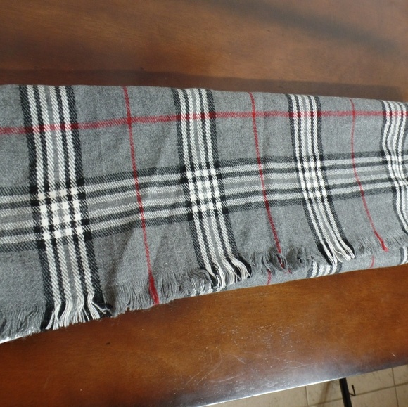 Lot 2 scarf- - Picture 4 of 5